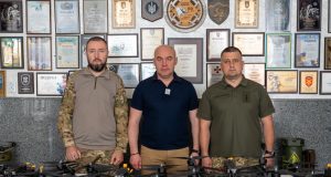 Сергій Надал передав автомобіль та FPV-дрони для бійців 105-ї окремої бригади територіальної оборони