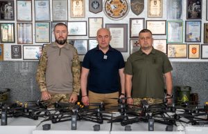 Сергій Надал передав автомобіль та FPV-дрони для бійців 105-ї окремої бригади територіальної оборони