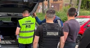 У Тернополі поліцейські затримали зловмисника, який незаконно переправляв військовозобов’язаних за кордон