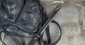 Жителю Теребовлі, який погрожував поліцейським ножем під час виконання ними службових обов’язків, повідомлено про підозру