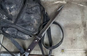 Жителю Теребовлі, який погрожував поліцейським ножем під час виконання ними службових обов’язків, повідомлено про підозру