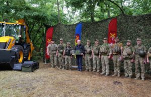 Сергій Надал передав техніку та відзнаки військовослужбовцям 44-ої артилерійської бригади