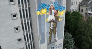 На фасаді адмінбудівлі поліції Тернопільщини створили патріотичний мурал «Незламні», присвячений українським захисникам