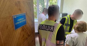 Тернопільські поліцейські викрили на одержанні неправомірної вигоди начальницю ЦНАП та секретарку сільської ради