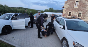 Співробітники міграційної поліції спільно зі слідчими Тернопільщини викрили схему незаконного переправлення військовозобов’язаних через кордон