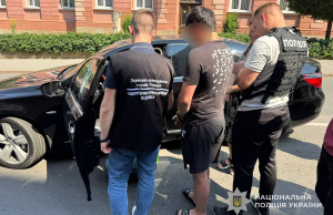17 тисяч доларів за незаконний перетин кордону: слідчі Тернополя скерували до суду провадження щодо організатора протиправних заробітків