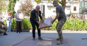 У День міста в Тернополі вшанували військових новими зірками на «Алеї зірок»