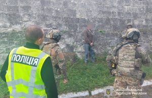 За 20 тисяч гривень продав автомат та набої. Поліцейські оголосили підозру жителю Збаража