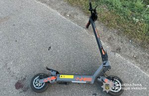 За минулу добу – дві ДТП за участю неповнолітніх, які пересувалися на електросамокаті та мотоциклі: поліцейські вкотре закликають батьків посилити контроль за дітьми