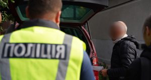Слідчі тернопільської поліції оголосили підозру трьом особам за вирощування, виготовлення та збут канабісу