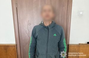 Оперативники встановили особу зловмисника, який спокусився на жіночу сумочку