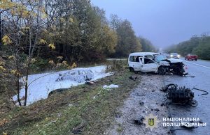 На Тернопільщині внаслідок зіткнення двох автомобілів травми отримали 11 осіб, серед яких троє неповнолітніх: поліцейські встановлюють обставини ДТП