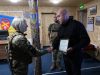 Під час поїздки на фронт Сергій Надал вручив військовослужбовиці сертифікат на квартиру