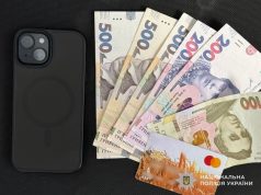 Шахрай під виглядом працівника мобільного оператора ошукав 74-річну тернополянку: поліцейські застерігають від телефонних аферистів