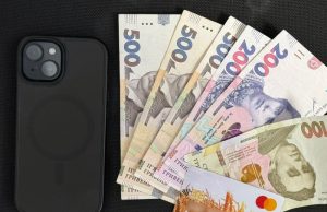 Шахрай під виглядом працівника мобільного оператора ошукав 74-річну тернополянку: поліцейські застерігають від телефонних аферистів