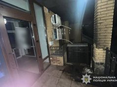 Оперативники карного розшуку встановили та затримали жителя Кременеччини, який підпалив вхід до банку в Тернополі